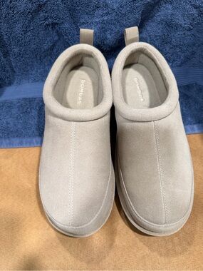Bombas  Saturday Suede Slip-On Ankle Clogs in Light Gray